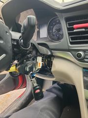 2020 Hyundai Elantra SEL - Interior Steering Wheel With Keys Image